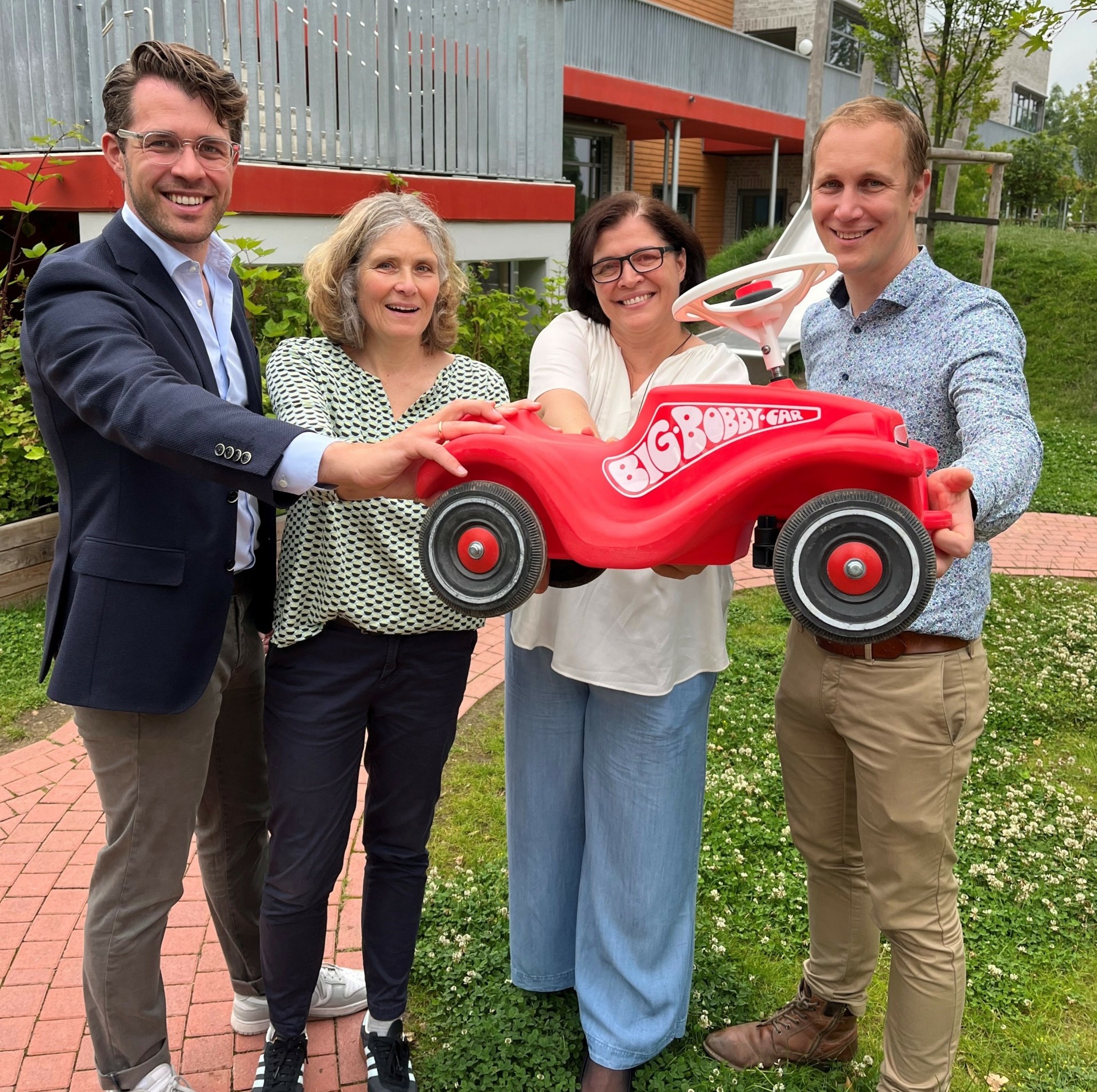 Stadt Monheim übergibt offiziell die Kitas „Gänseblümchen" und „Mohnblümchen“ an Kinderhut